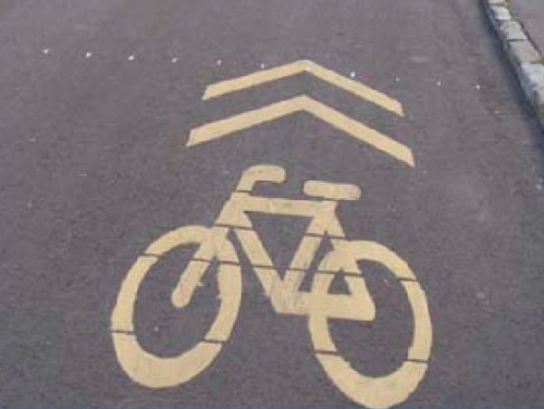 Kerékpár nyomok kialakítása 11-es számú főúton