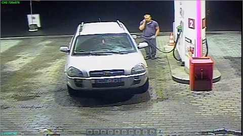 A régi trükköt alkalmazta az autós.