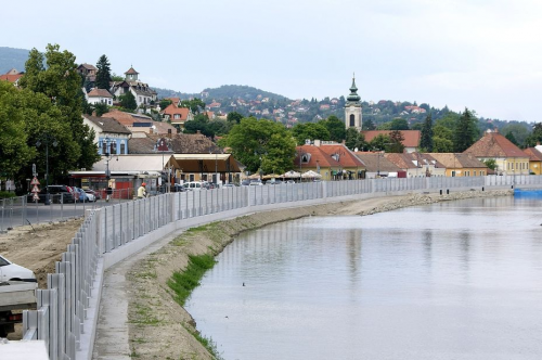 Felépítik a mobil árvízvédelmi falat